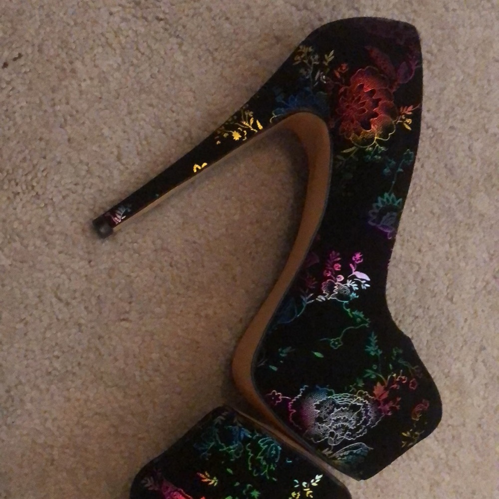 Heels - Picture 7 of 8